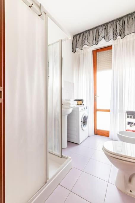 Casa Etruschi - Appartamento Con Posto Auto リヴォルノ エクステリア 写真